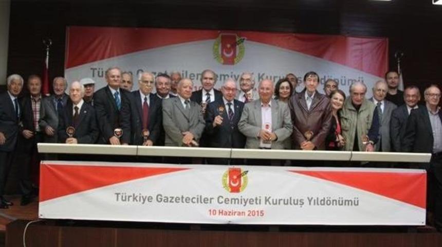 Turgay Olcayto, "d&uuml;ş&uuml;nce, Yazı Ve &Ccedil;izginin Su&ccedil; Olmaktan &Ccedil;ıkmasını Istiyoruz"