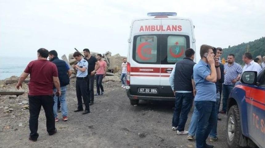 İhbar &Uuml;zerine Limana Gelen Ekipler, Sahilde Erkek Cesedi Buldu