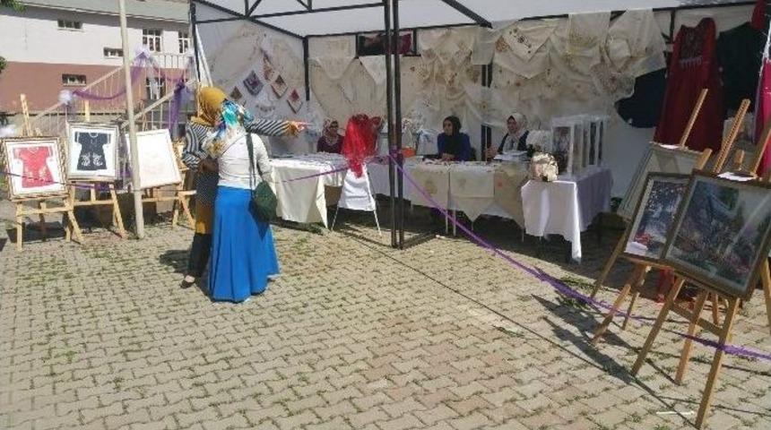 Muş&rsquo;ta Aile Destek Merkezi Kursiyerleri Sergi A&ccedil;tı