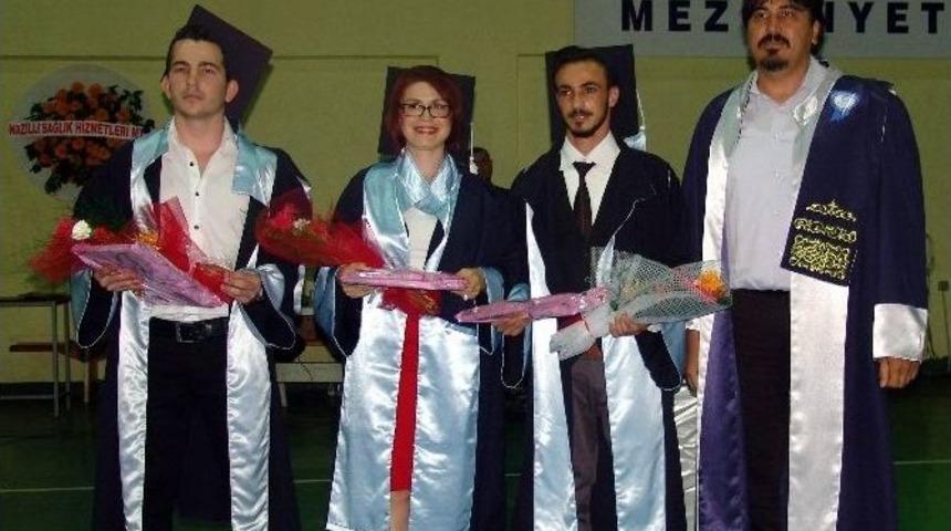 Kuyucak Meslek Y&uuml;ksekokulu Mezunlarını Uğurladı
