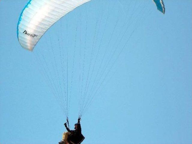 Paraş&uuml;t&uuml;yle Ali Dağı nda D&uuml;şen &Uuml;niversiteli Nurcan Yaralandı 1