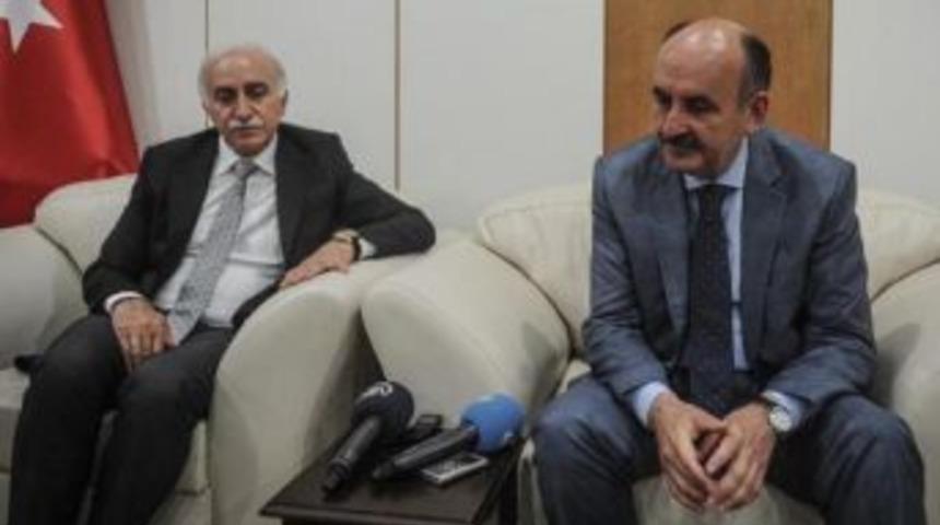 Bakan M&uuml;ezzinoğlu &Ouml;ld&uuml;r&uuml;len Doktorun Ailesini Ziyaret Etti