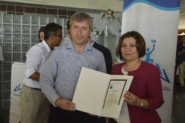 Başarılı &Ouml;ğrenci Ve &Ouml;ğretmenler &Ouml;d&uuml;llendirildi 1