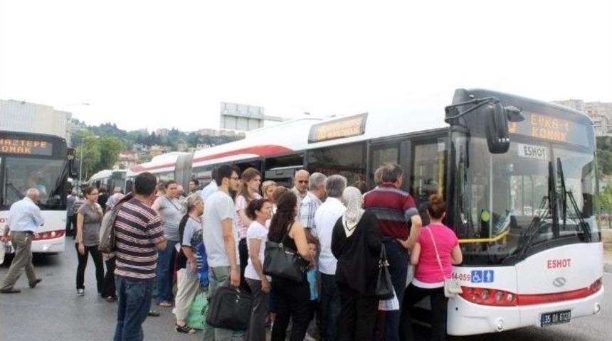 İzmir&rsquo;de Nostaljik Kağıt Bilet Şaşkınlığı