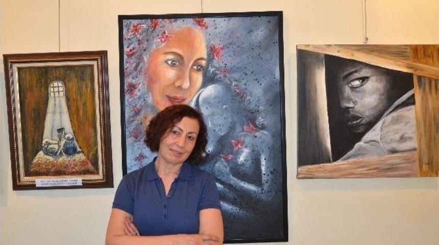 Kanser Hastalığını Yaptığı Tablolarla Anlatıyor