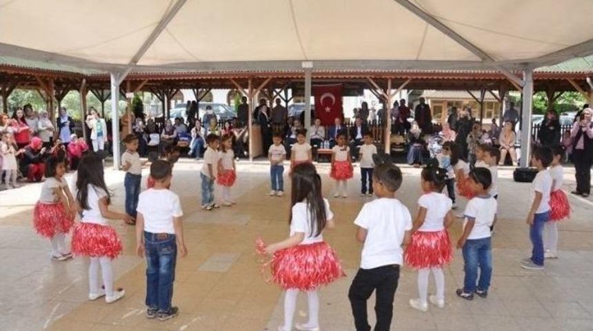 Okul &Ouml;ncesi &Ouml;ğrencileri Mezuniyet T&ouml;reni
