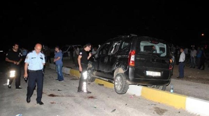 D&uuml;ğ&uuml;nden D&ouml;nen Hdp Y&ouml;neticileri Kaza Yaptı: 1 &Ouml;l&uuml;, 3 Yaralı