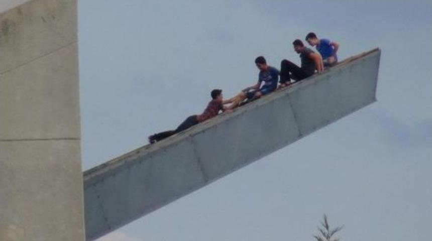 Gen&ccedil;lerin Tehlikeli Oyunu