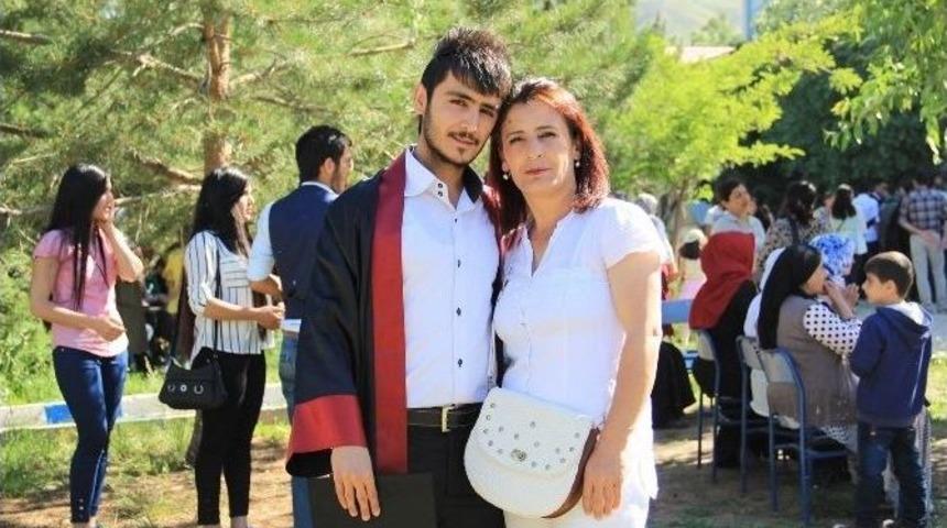 Hakkari &Uuml;niversitesinde Mezuniyet T&ouml;reni D&uuml;zenledi