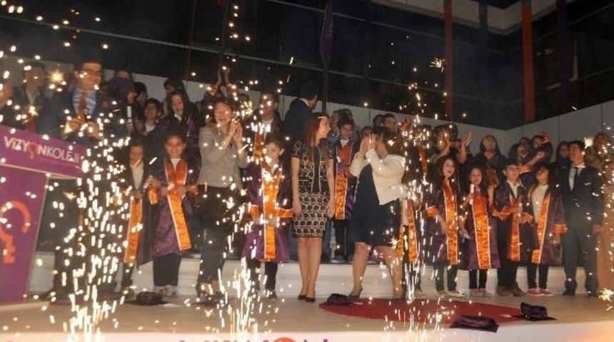 Mezuniyetlerini Babalara Armağan Ettiler