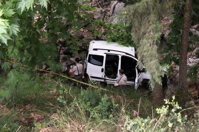 Kemer’de Trafik Kazası: 1 Ölü, 1 Yaralı