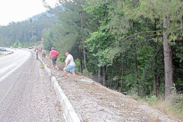 Kemer’de Trafik Kazası: 1 Ölü, 1 Yaralı