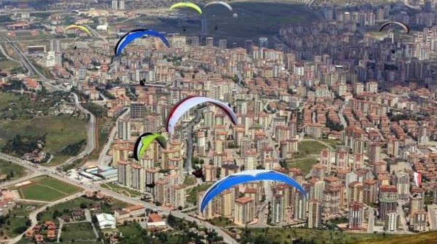 Yama&ccedil; Paraş&uuml;t&uuml; Şampiyonası'nda Ilk G&uuml;n Heyecanı