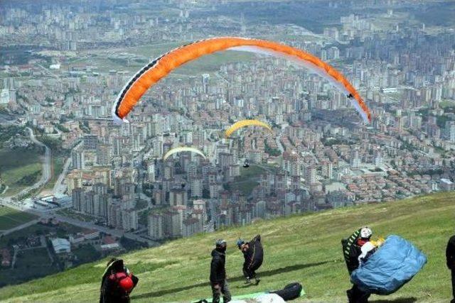 Yamaç Paraşütü Şampiyonası'nda Ilk Gün Heyecanı