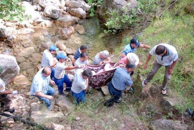 Hafif Ticari Araç Uçuruma Yuvarlandı: 1 Ölü, 1 Yaralı