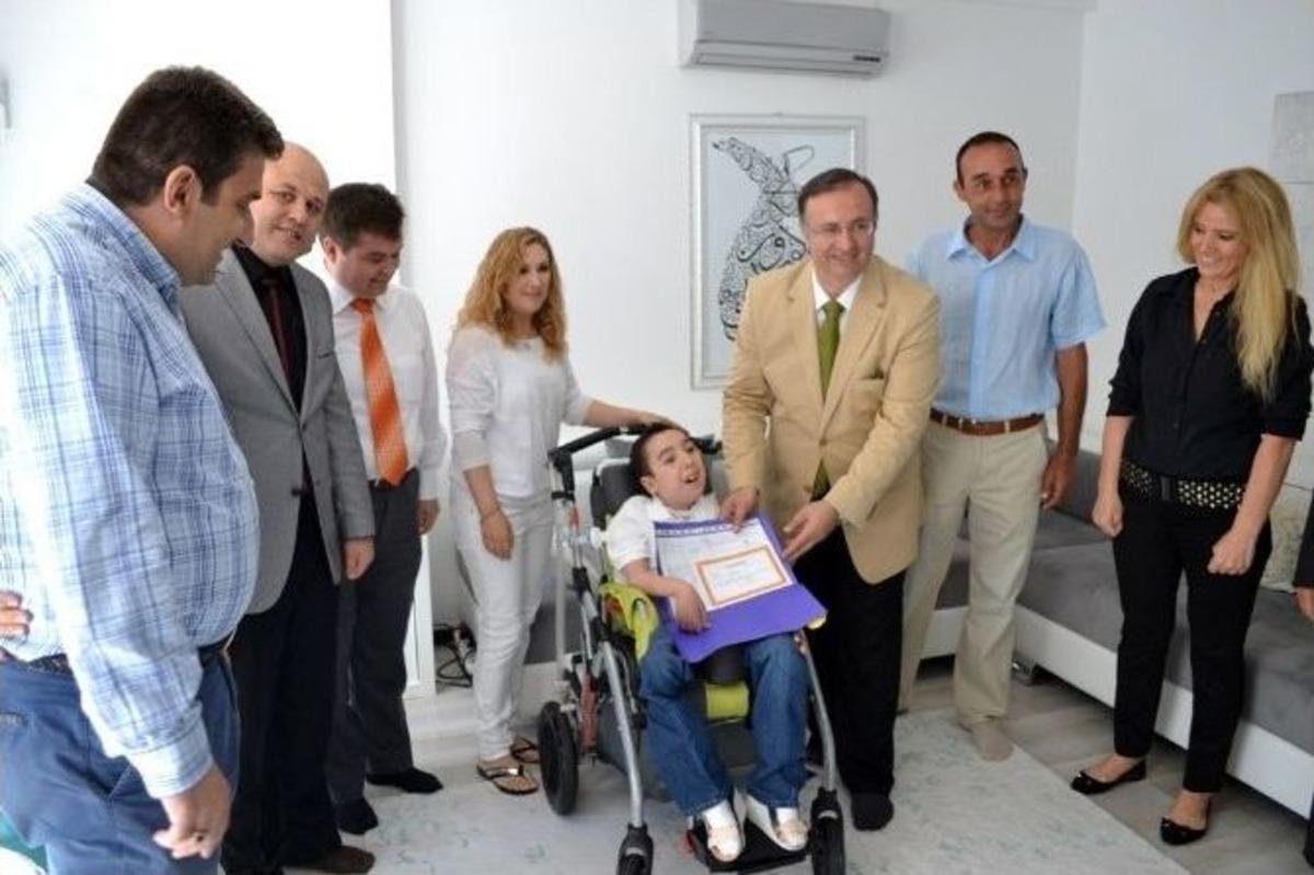 Y&uuml;zde 98 Engeli Bulunan Ege&rsquo;nin Karne Sevinci