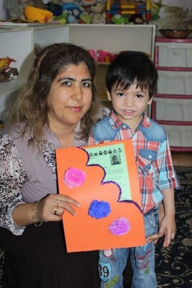 Anaokulu &Ouml;ğrencilerinin Karne Sevinci 2