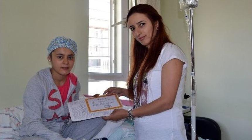 Hastalığı Egitimini Aksatmadı, Takdir Aldı