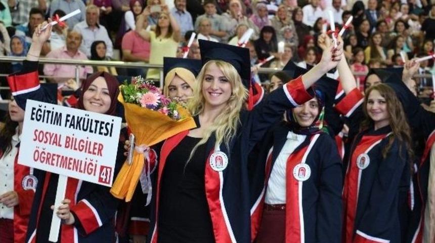 Amasya Eğitim Fak&uuml;ltesi Bin 208 Mezun Verdi