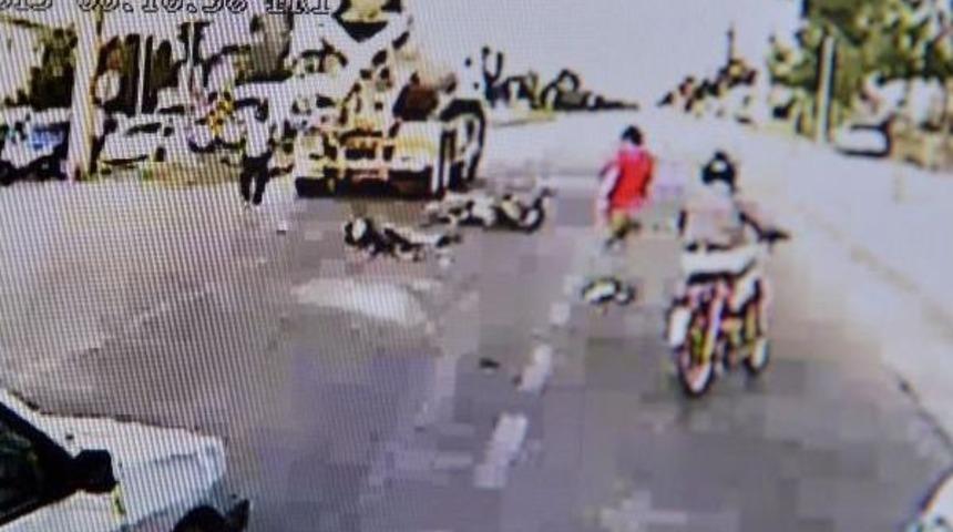 Beton Mikseri Motosiklet S&uuml;r&uuml;c&uuml;s&uuml;n&uuml; Ezdi