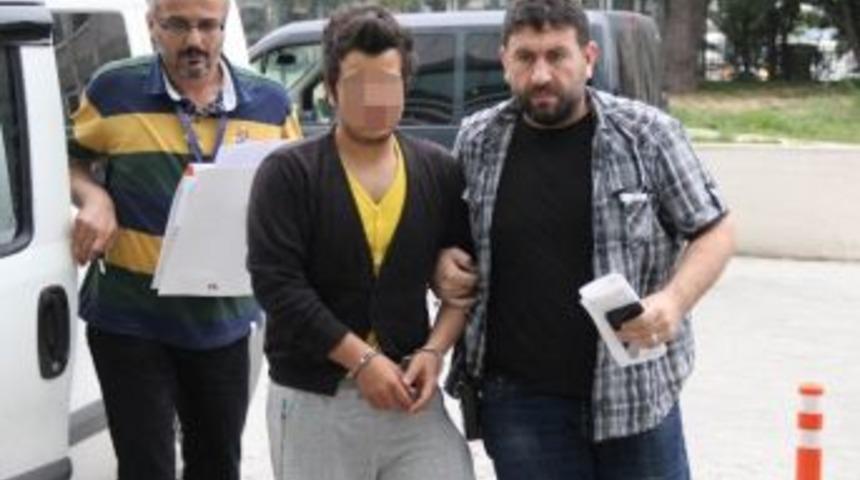 &Uuml;niversite &Ouml;n&uuml;nde Bı&ccedil;akla Yaralama Yapan &Ouml;ğrenci Adliyeye Sevk Edildi