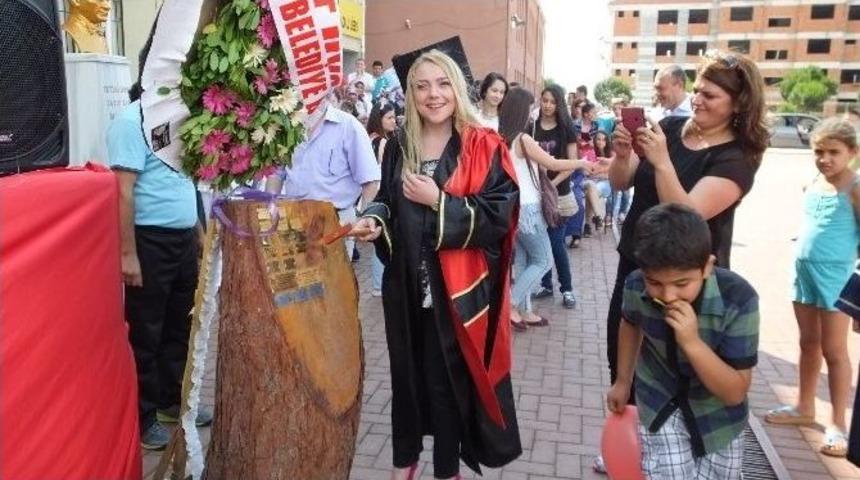Burhaniye Ayşe Akpınar&rsquo;da Mezuniyet Coşkusu