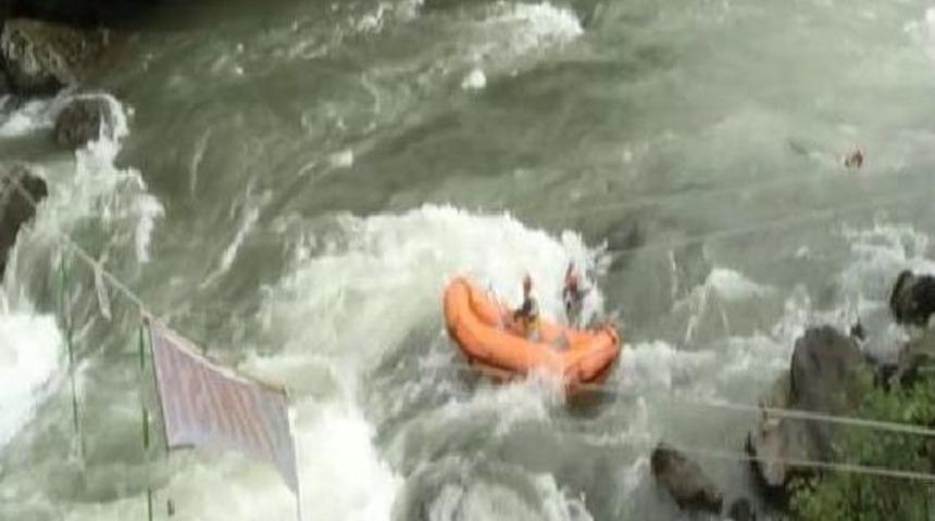 Rafting Kupası'nda İranlı Kadın Sporcular Tehlike Atlattı