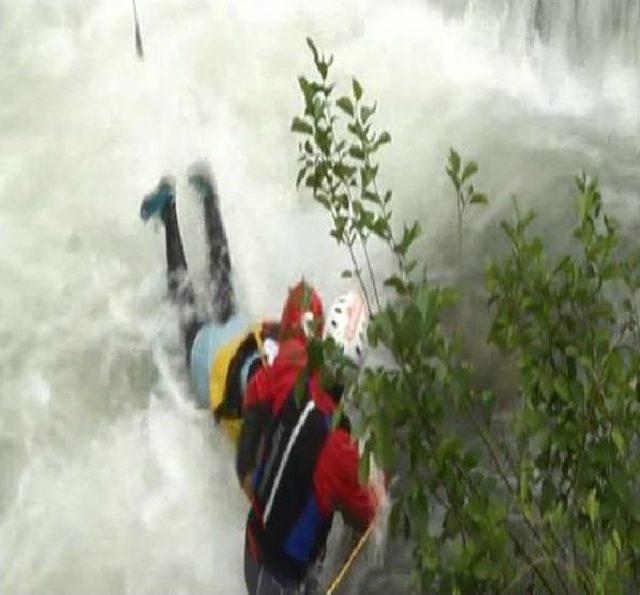 Rafting Kupası'nda İranlı Kadın Sporcular Tehlike Atlattı