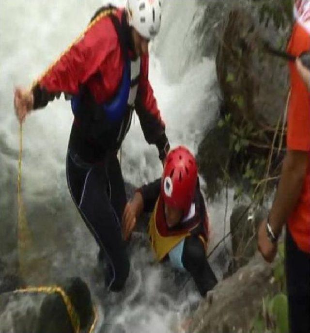 Rafting Kupası'nda İranlı Kadın Sporcular Tehlike Atlattı