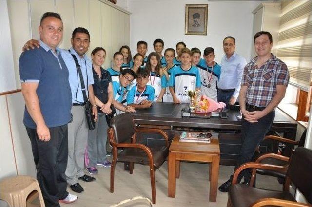 Mendili De, &Ouml;d&uuml;l&uuml; De Kaptılar 1