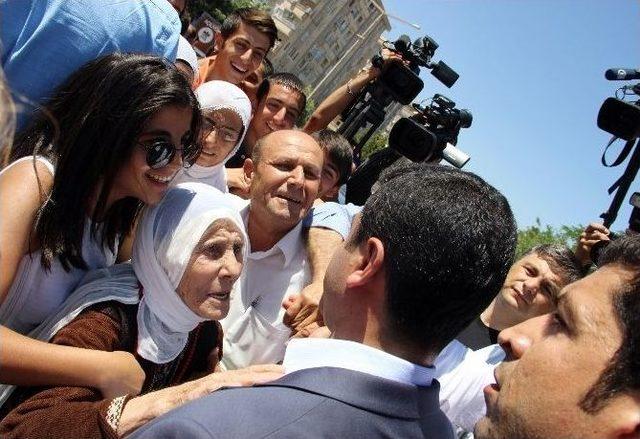 Hdp Eş Genel Başkanı Selahattin Demirtaş: 2