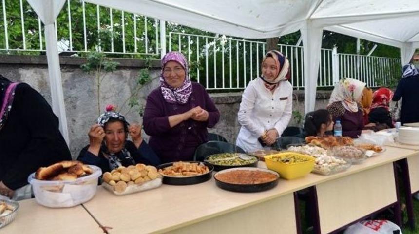 G&uuml;d&uuml;l&rsquo;de El Sanatları Ve Aş&ccedil;ı Yardımcılığı Kurslarına Katılan Kursiyerler Sertifikalarını Aldı