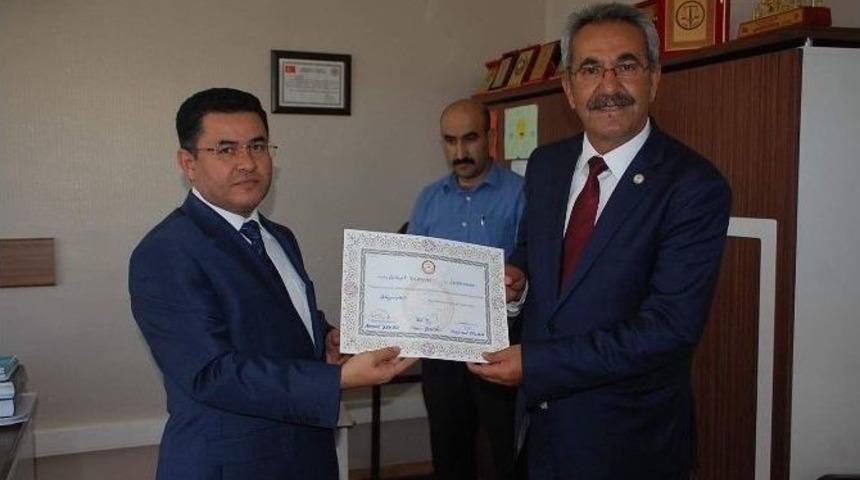 Hdp Milletvekili Beh&ccedil;et Yıldırım Mazbatasını Aldı