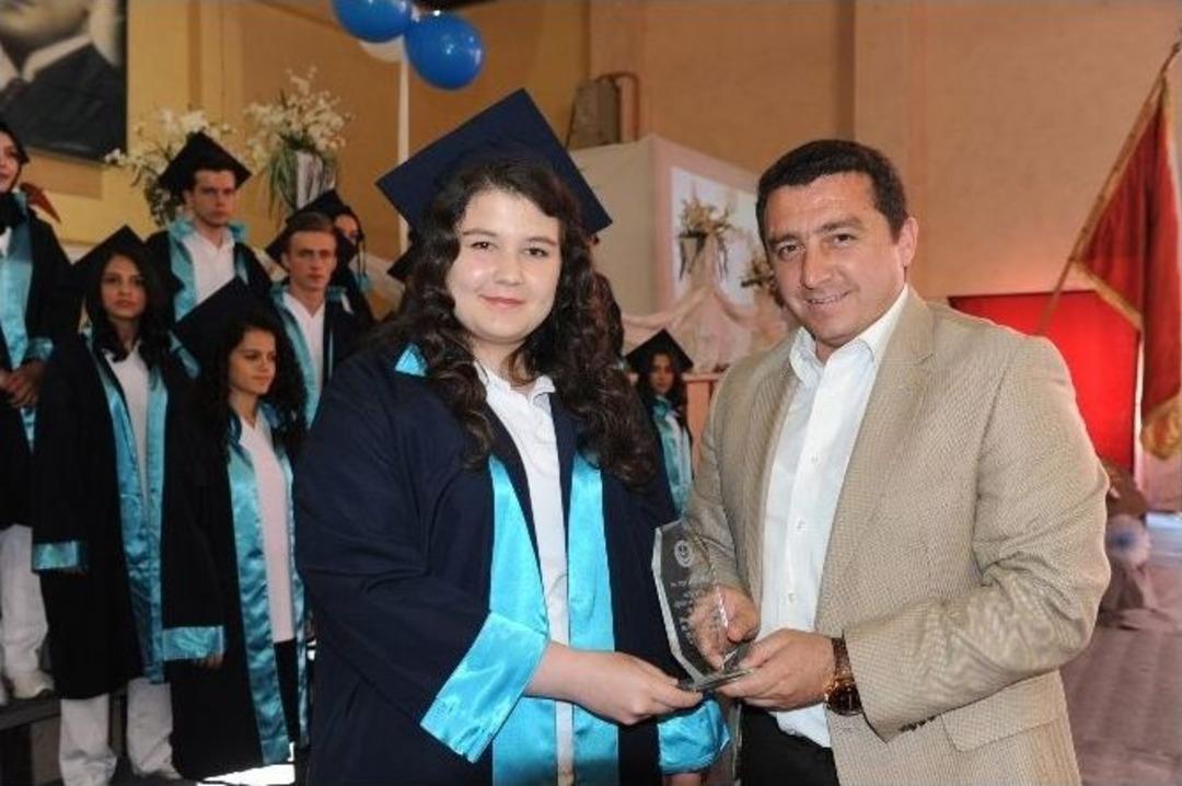 Boz&uuml;y&uuml;k Zehra Ulusay Mesleki Ve Teknik Anadolu Lisesi 18&rsquo;nci D&ouml;nem Mezunlarını Verdi