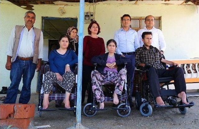 Engelli Kardeşlere Tekerlekli Sandalye 1