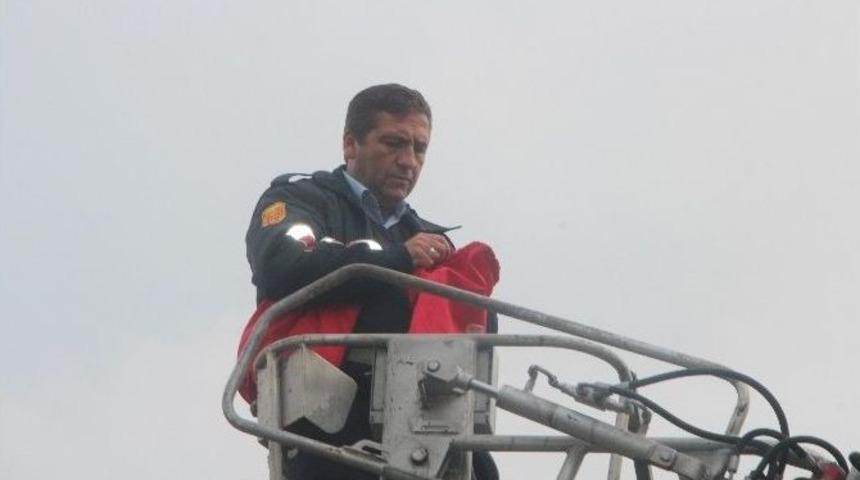 (&ouml;zel Haber) &Ccedil;ocuklardan İtfayi Ekibine Alkışlar