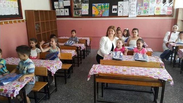 Uygur, &Ccedil;ocukların Karne Sevincine Ortak Oldu 1