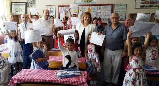 Uygur, &Ccedil;ocukların Karne Sevincine Ortak Oldu 2