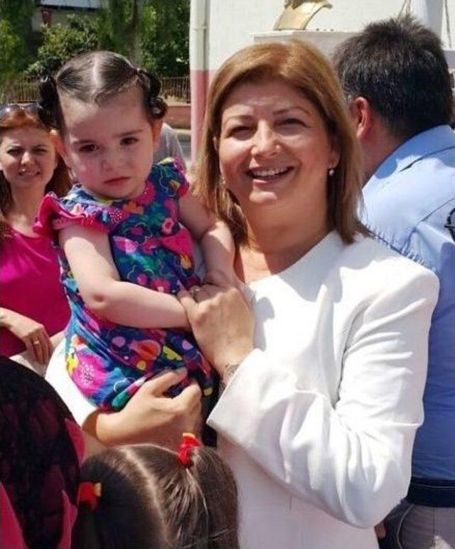 Uygur, &Ccedil;ocukların Karne Sevincine Ortak Oldu 3