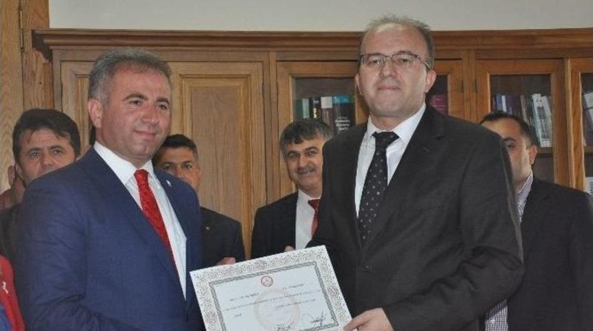 Ak Parti&rsquo;li Cengiz Tokmak Mazbatasını Aldı