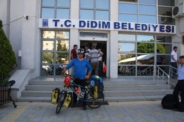 “barış İçin Pedalla” Sloganıyla Yola Çıkan Bisikletçi Didim’de