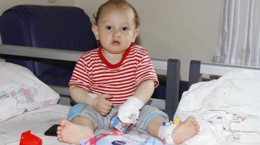 11 Aylık Bebeğin Akciğerine Ka&ccedil;an &Ccedil;ekirdek Kabuğu Az Daha &Ouml;ld&uuml;r&uuml;yordu