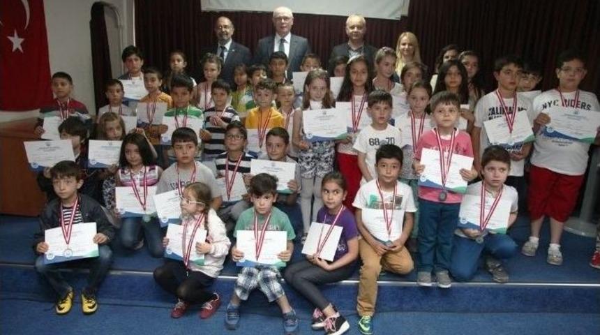 Satran&ccedil; Kursu Sertifikalarını Başkan Kurt Verdi