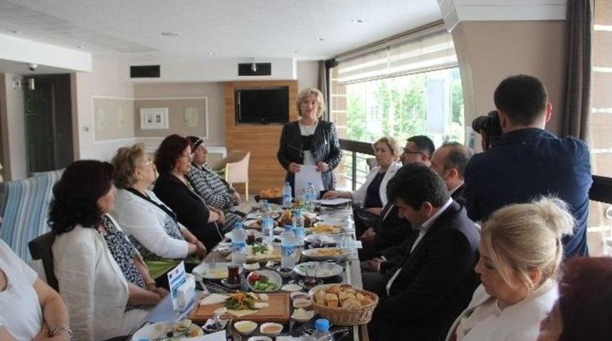 Huzurevi Derneğinden Bilgilendirme Toplantısı