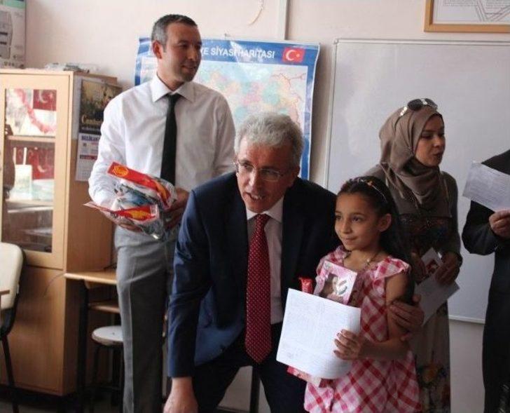 Gaziantep’te Suriyeli Öğrenciler Karnelerini Aldı G4