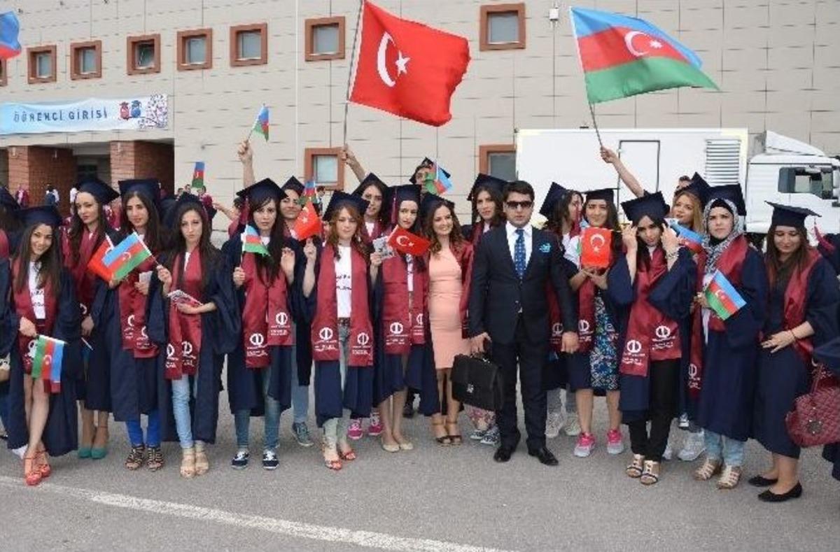 T&uuml;rk Okulundan Mezun Olmanın Gururunu Yaşadılar