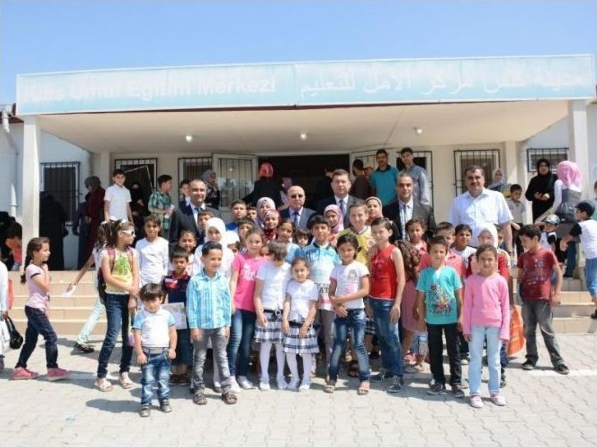 Vali Yardımcısı Toğan &Ouml;ğrencilerin Karne Heyecanına Ortak Oldu