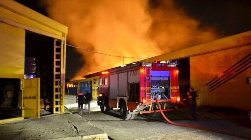 Kağıt Fabrikası Alevlere Teslim Oldu