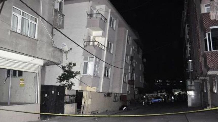 Gaziosmanpaşa'da 5 Katlı Bina Yan Yattı