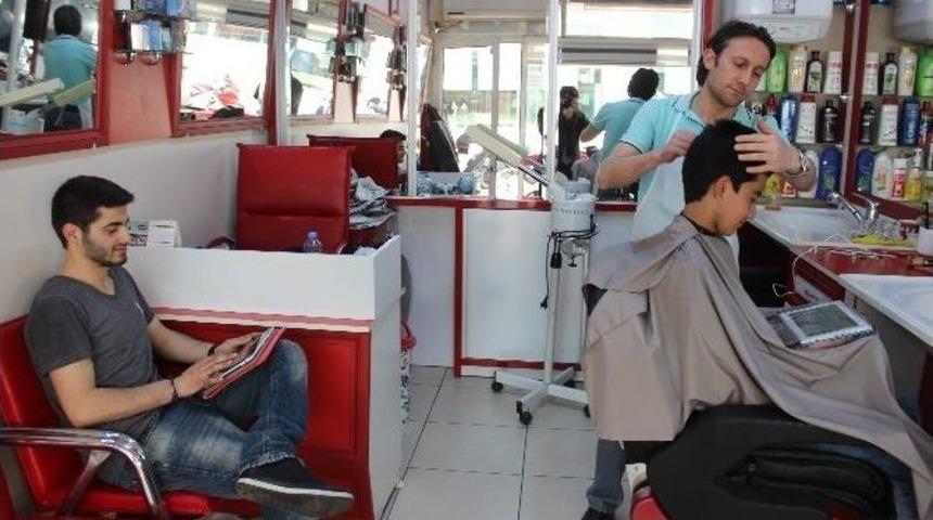 Aydınlı Berber Teknolojiye Ayak Uydurdu